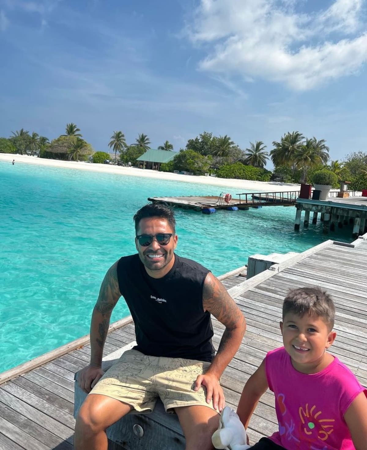 El exfutbolista junto a su hijo menor / Instagram