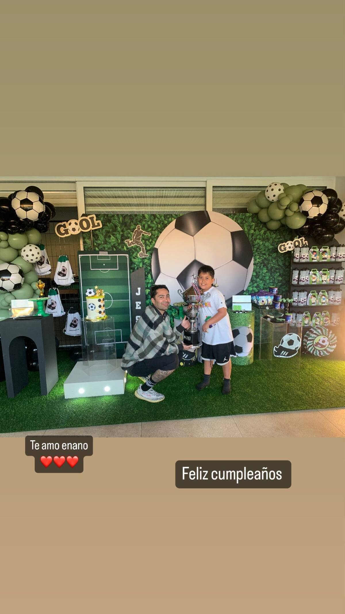 La fotografia que sitúa a Luis Jiménez en el cumpleaños de su hijo