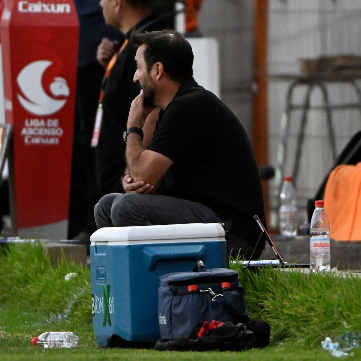 Otro DT quedó en la cornisa en Primera B pero no renunciará: “Es una decisión del club”