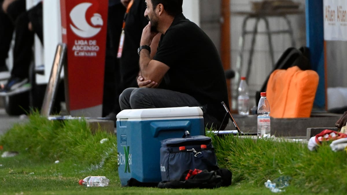 Otro DT quedó en la cornisa en Primera B pero no renunciará: “Es una decisión del club”