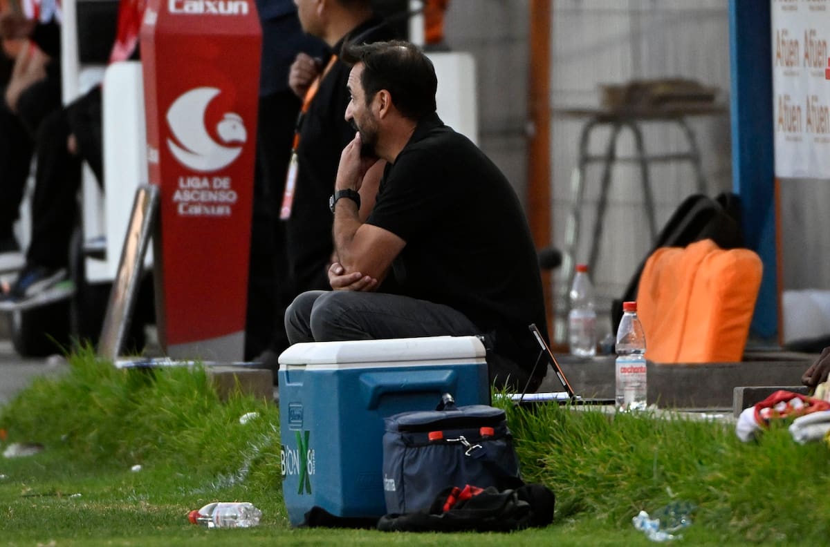 Otro DT quedó en la cornisa en Primera B pero no renunciará: “Es una decisión del club”