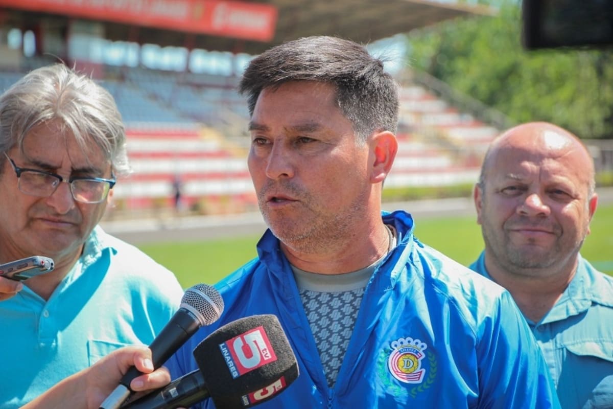 Luis Pérez Franco dejó de ser el técnico de Deportes Linares. Foto: El Heraldo.