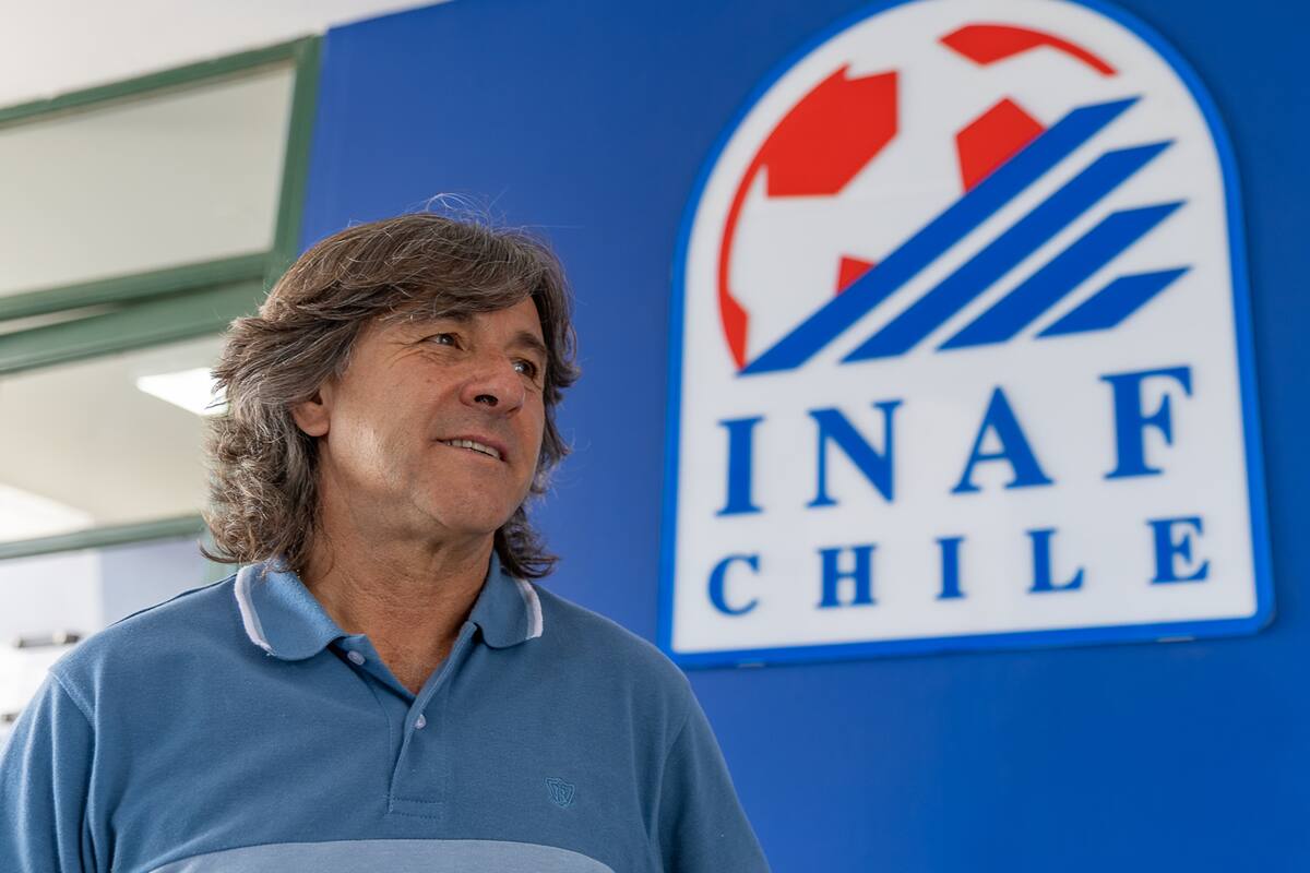 "Gareca me miró, no me pescó mucho y hasta ahora, nunca se acercó al INAF", expresa el académico que lidera la formación de DT en Chile.