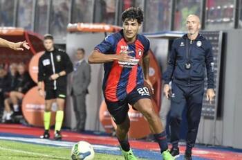 Luis Rojas dejará el Crotone y busca club en medio de complejo presente
