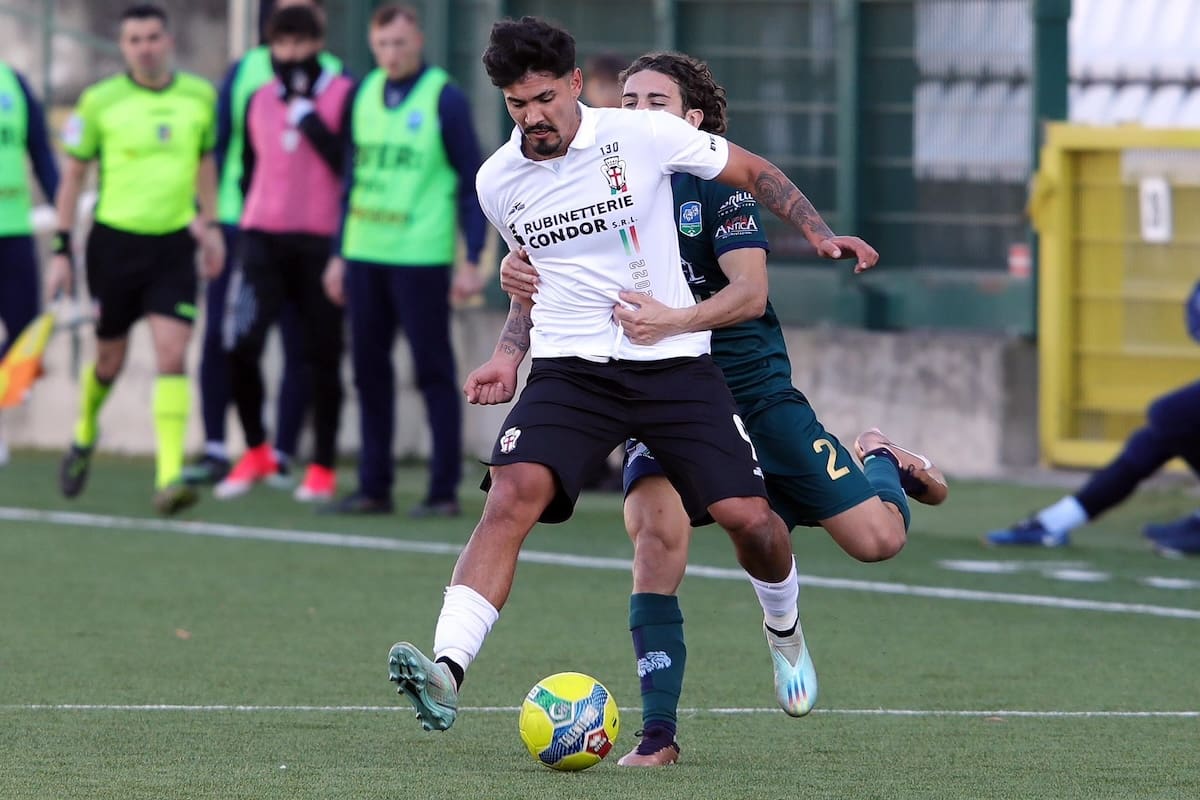 Luis Rojas termina este fin de semana la temporada con el Pro Vercelli de la Serie C de Italia.