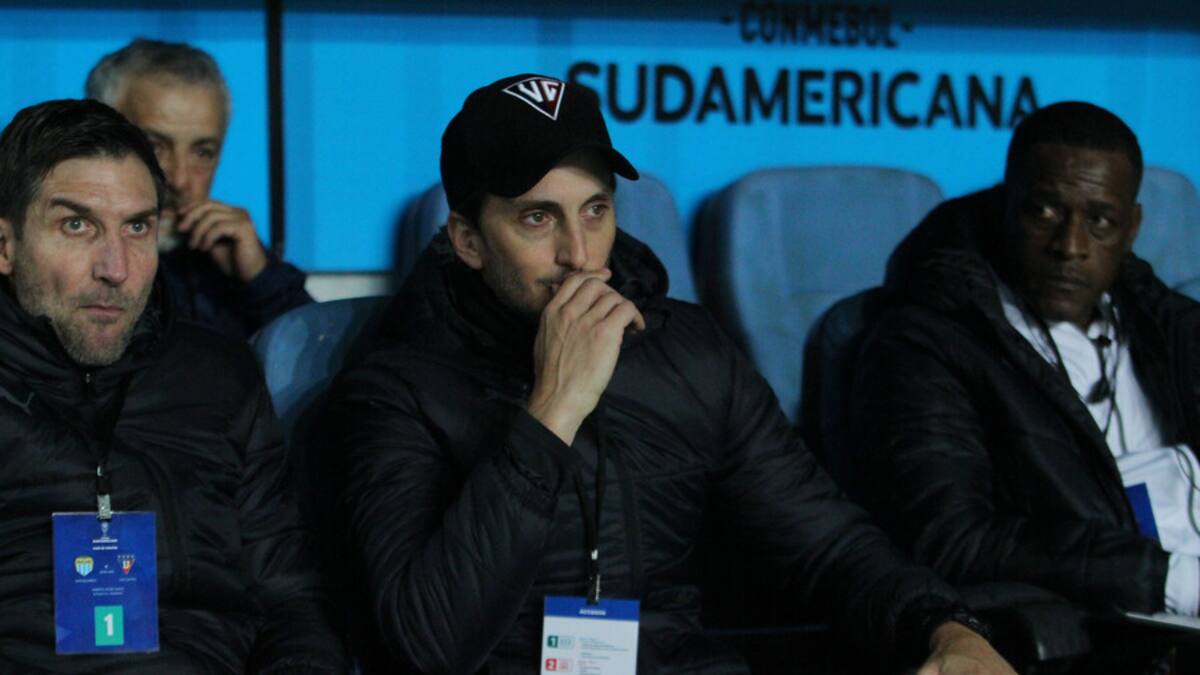 Quiso llegar a la U, le pegó un portazo a Colo Colo y ahora puede dirigir a Gary Medel en Boca