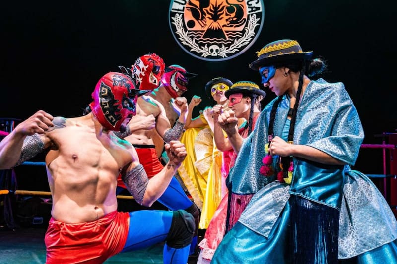 Una obra final que combina teatro, circo y música en una celebración de memoria, movimiento y encuentro colectivo.
Foto: Independencial.cl