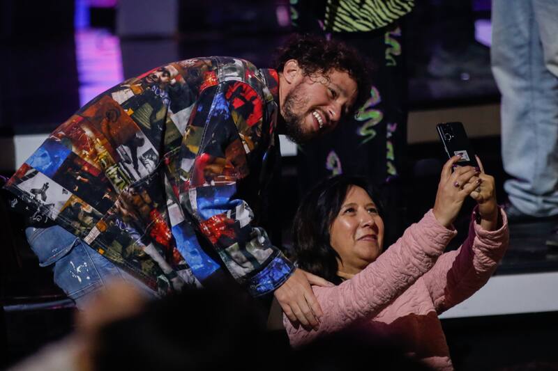 Luisito Comunica aplaudió el aeropuerto  Arturo Merino Benítez. Créditos: ATON