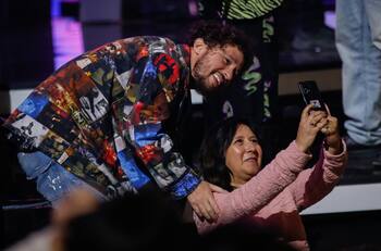 Luisito Comunica se fue de Chile diciendo que el aeropuerto de Santiago es “el mejor” de Latinoamérica