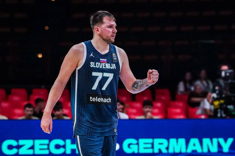 Luka Doncic disputando el Preolímpico con Eslovenia.