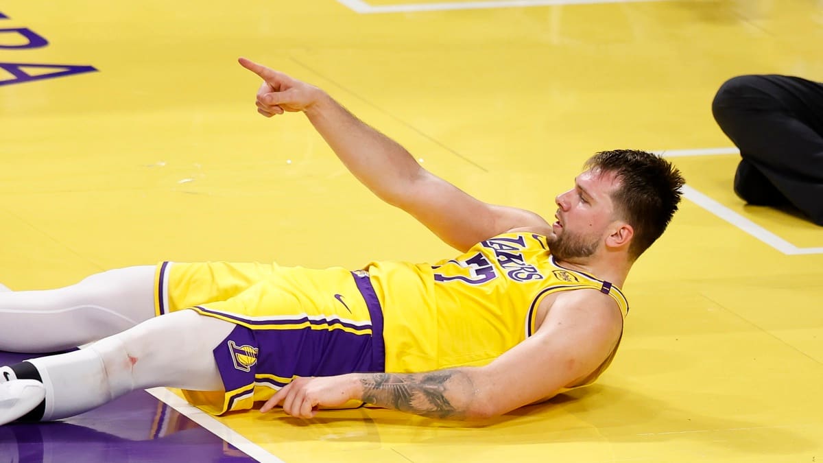 LeBron y Doncic en las cuerdas: la misión (casi) imposible de Lakers en los playoffs de la NBA