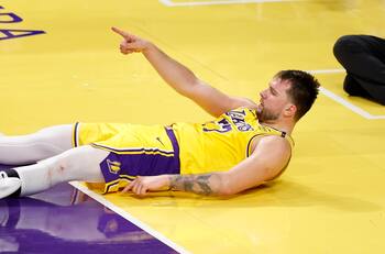 LeBron y Doncic en las cuerdas: la misión (casi) imposible de Lakers en los playoffs de la NBA