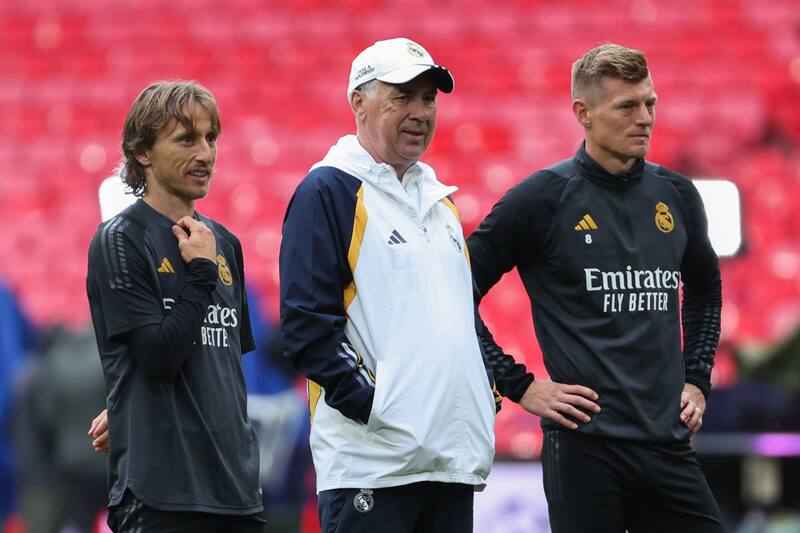 y Toni Kroos se quedaron después del entrenamiento. Foto: EFE