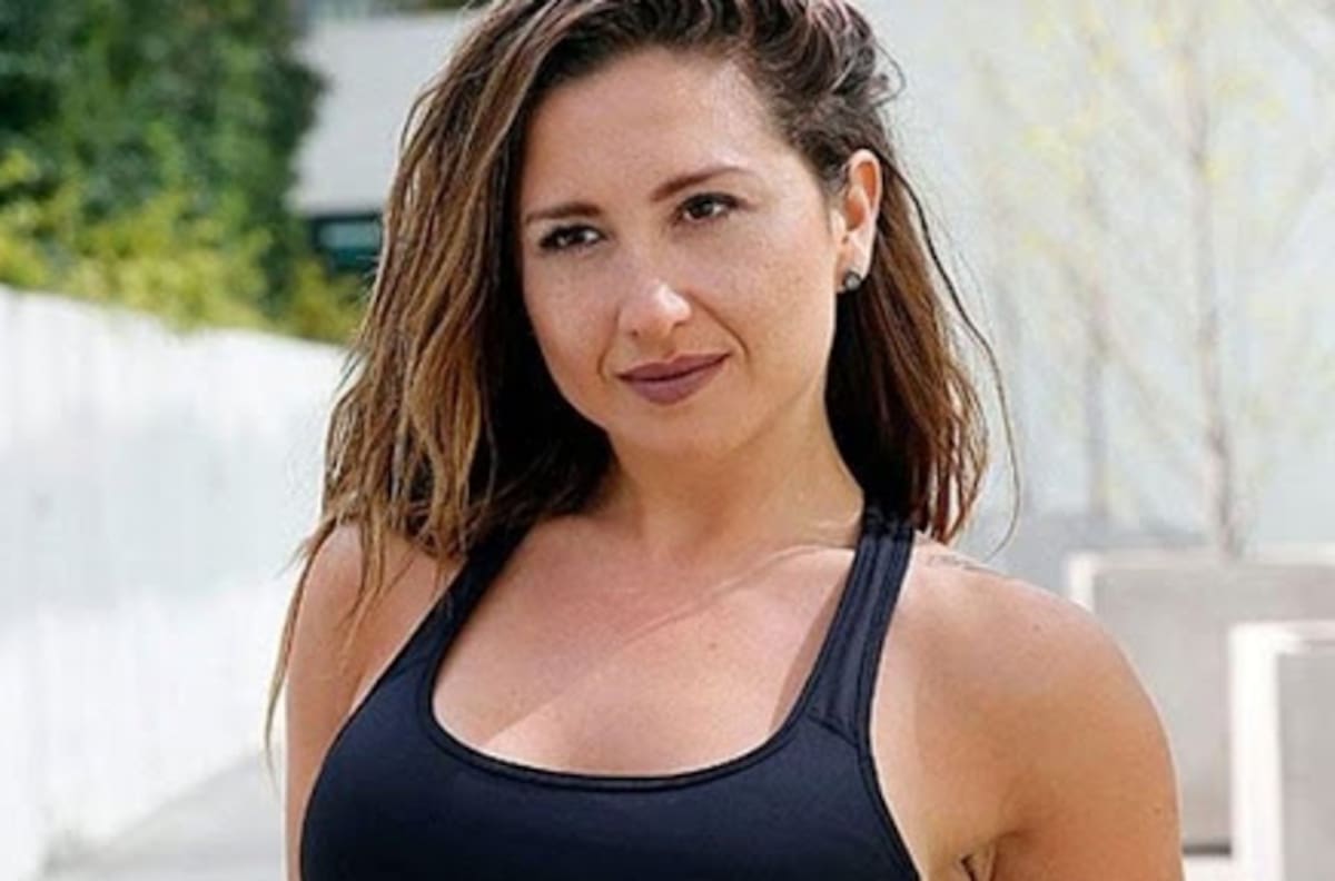 Nicole "Luli" Moreno posó a torso descubierto y recibió divididos comentarios