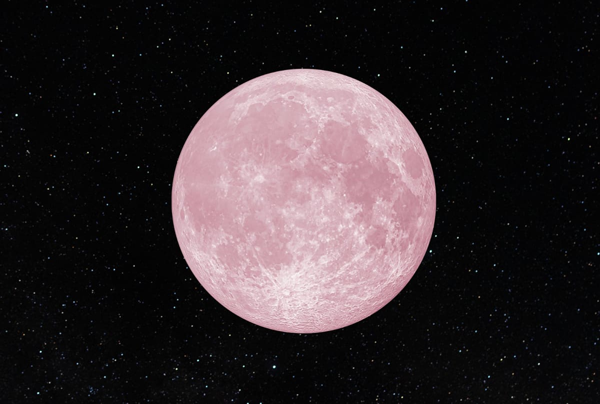 Conoce cuándo se presentará la Luna Fresa y en que horario se observará en Chile. Créditos: En La Hora - Canva.