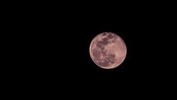 Aprovecha toda la energía de la Luna Rosa con estos CUATRO rituales