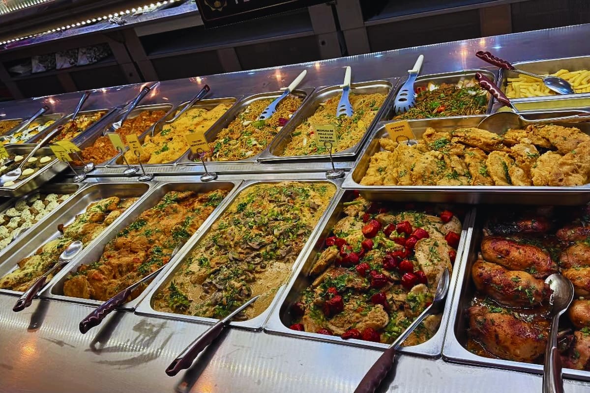 El tenedor libre funciona únicamente los fines de semana y festivos. Foto: Lung San en Instagram.
