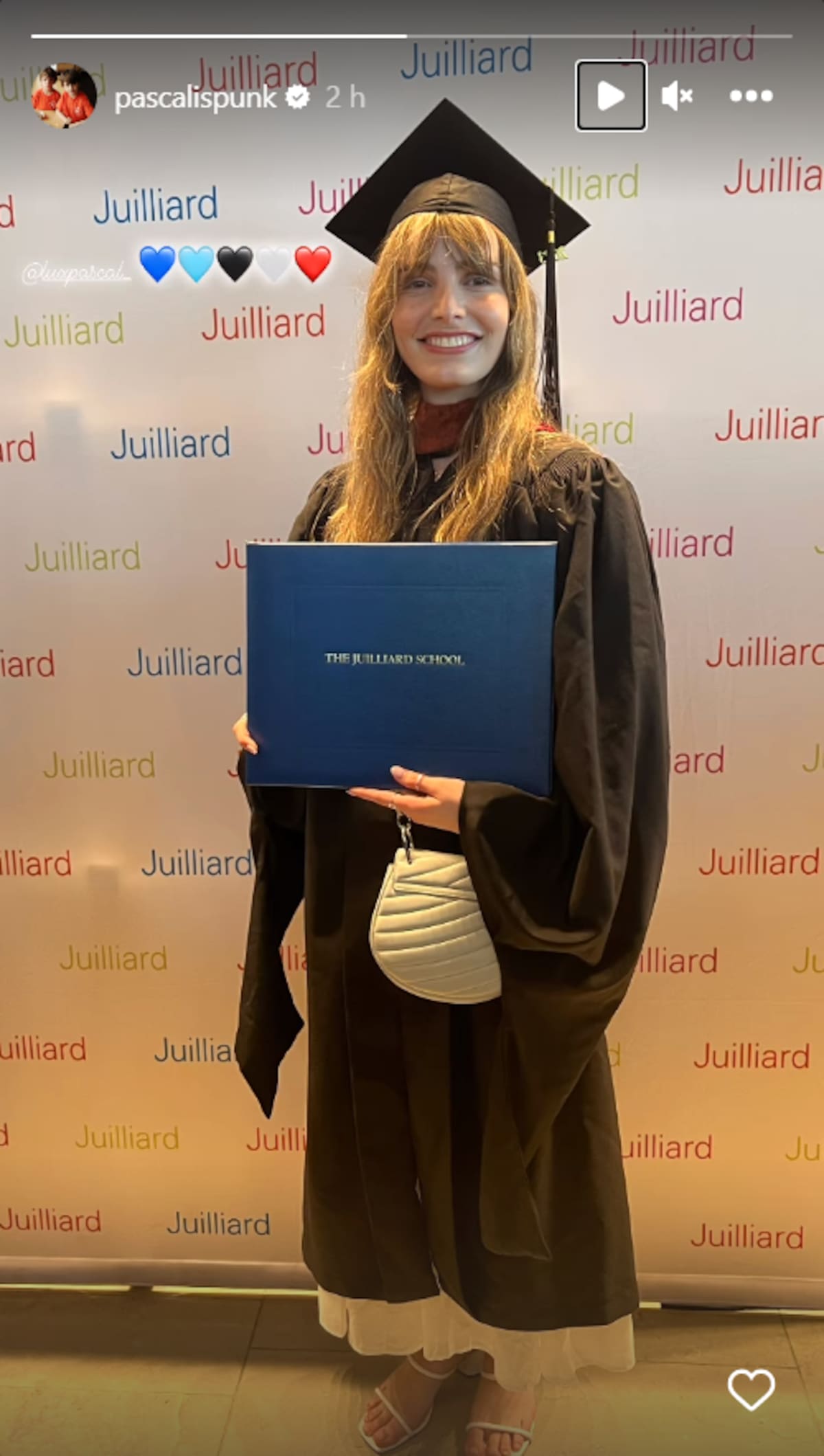 Pedro Pascal acompañó a su hermana en su graduación