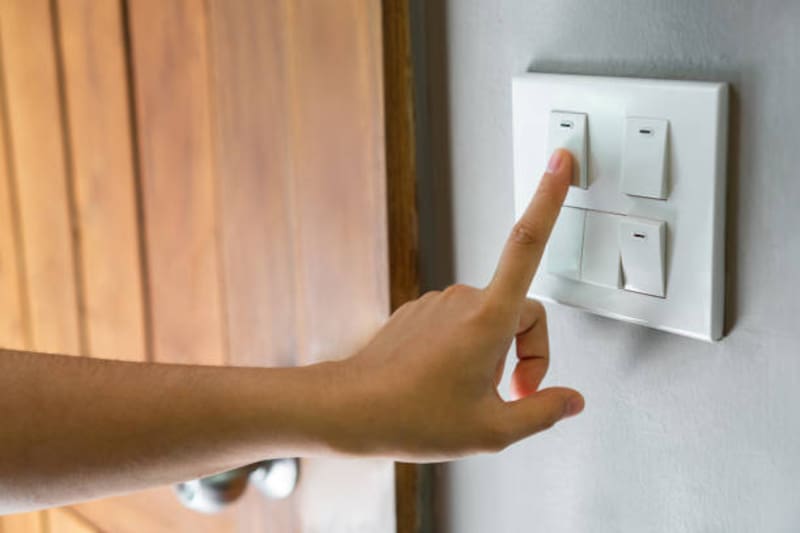 Existen diversas medidas para ahorrar en la cuenta de la luz. Créditos: Pixabay.