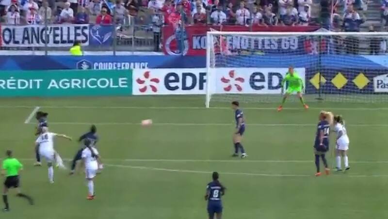 El Lyon de Tiane Endler se pone en ventaja con este golazo.