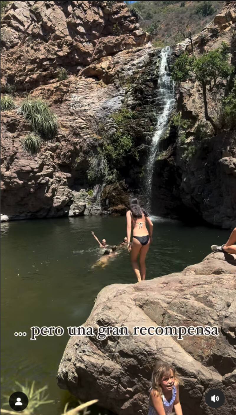 La periodista compartió su visita a la Cascada Palos Quemados.