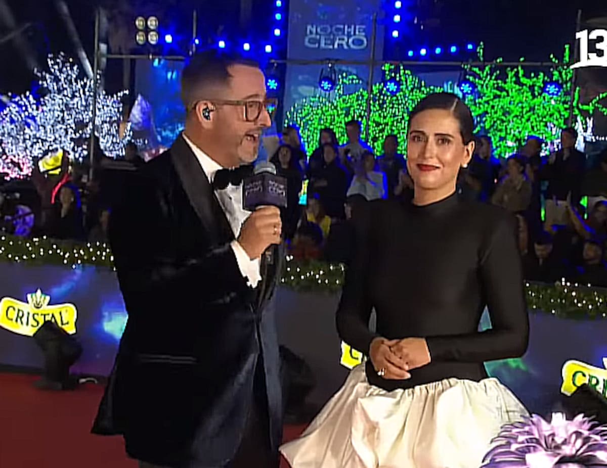 Con un elegante y sobrio look, da sus declaraciones en la Gala Viña 2023 / Canal 13
