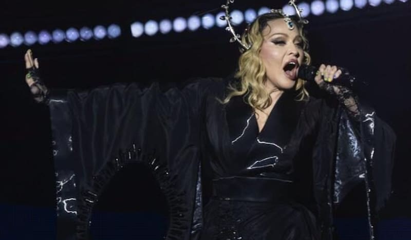 hace historia con multitudinario show en Brasil.