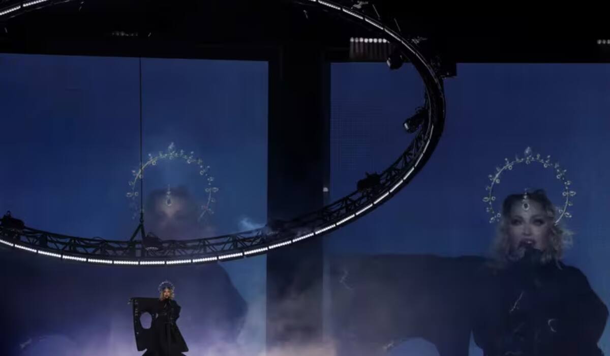 Madonna al comienzo de show en Brasil.
