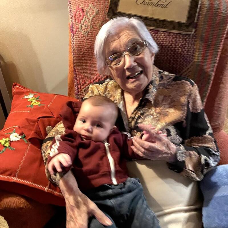 La madre de Clarisa Muñoz junto a Ferrán, su nieto