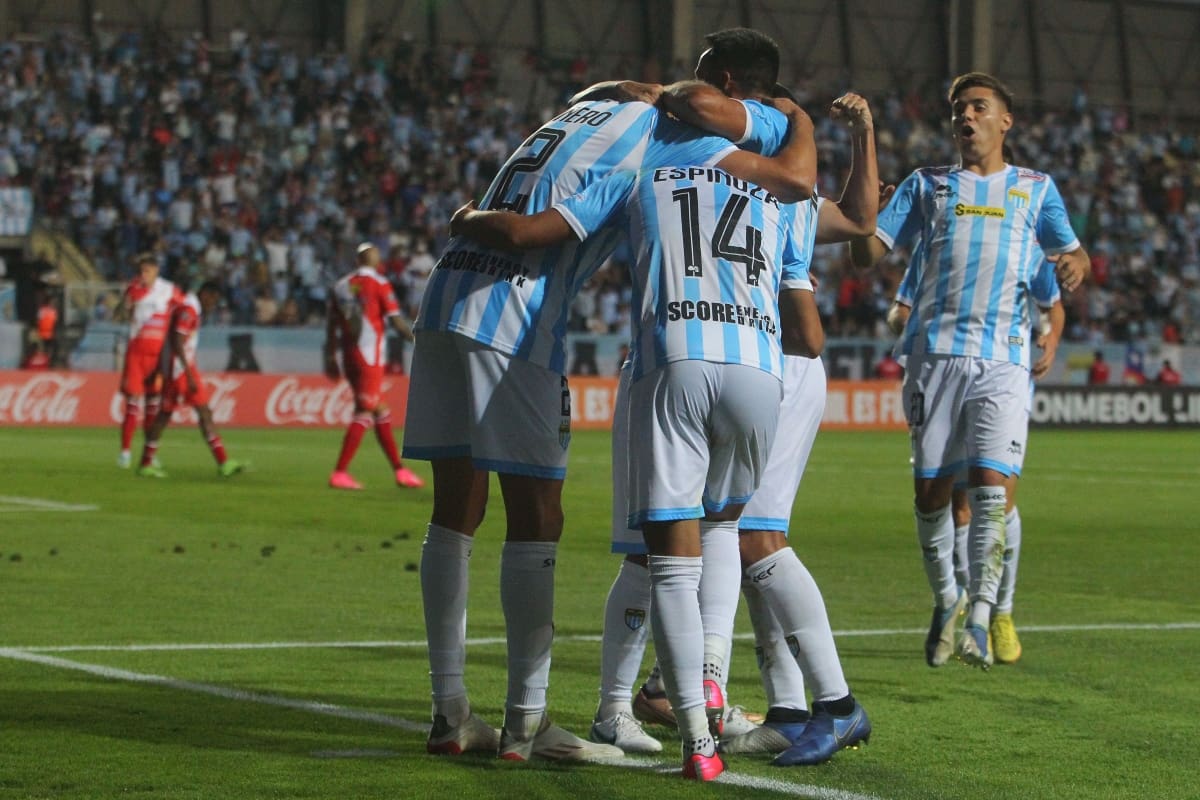Magallanes ganó 3-0 y viajará a Bolivia con una gran ventaja.
