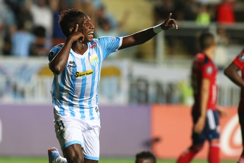 El extremo colombiano Yorman Zapata es un objetivo para el Ñublense de Mario Salas.