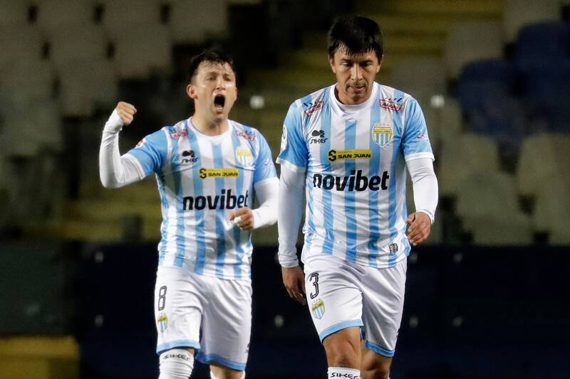 La Academia tomó ventaja ante Universidad de Concepción con un golazo de Manuel Vicuña.