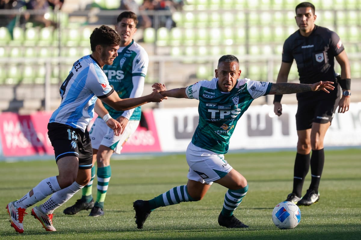Dos de los clubes más tradicionales del fútbol chileno se miden este sábado en San Bernardo. Foto: Agencia Aton.
