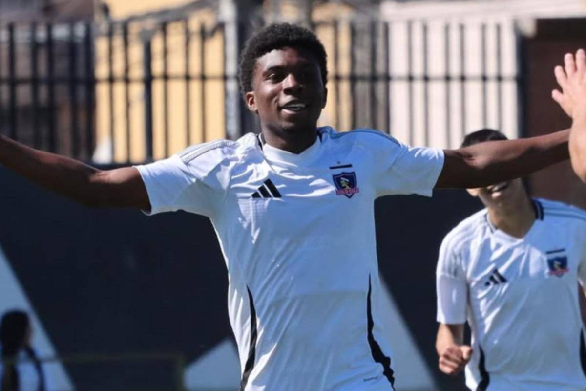 El delantero de la Sub-16 tuvo su primera oportunidad con el plantel adulto de Colo Colo. Foto: Colo Colo Oficial.