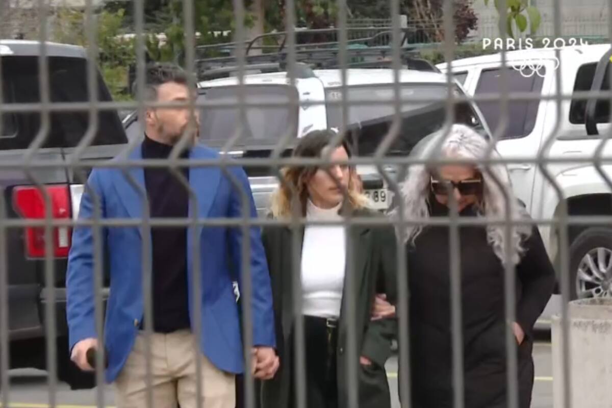 llegó con Jorge Valdivia y Elizabeth Toro a tribunales de justicia.