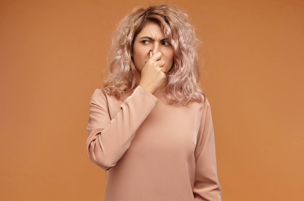 ¿Tus poleras huelen mal incluso luego de lavarla? Con este truco puedes eliminar por completo el mal olor