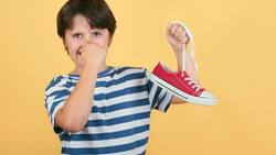 Con estos productos del hogar puedes quitar el mal olor de tus zapatos