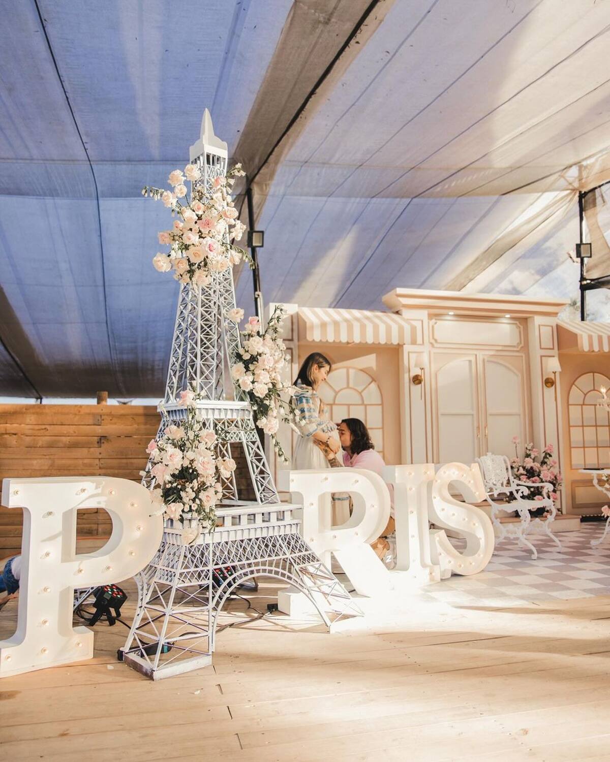 Maluma junto a su pareja Susana Gómez en el baby shower de su bebé en camino, París. - Créditos: Captura de Pantalla Instagram