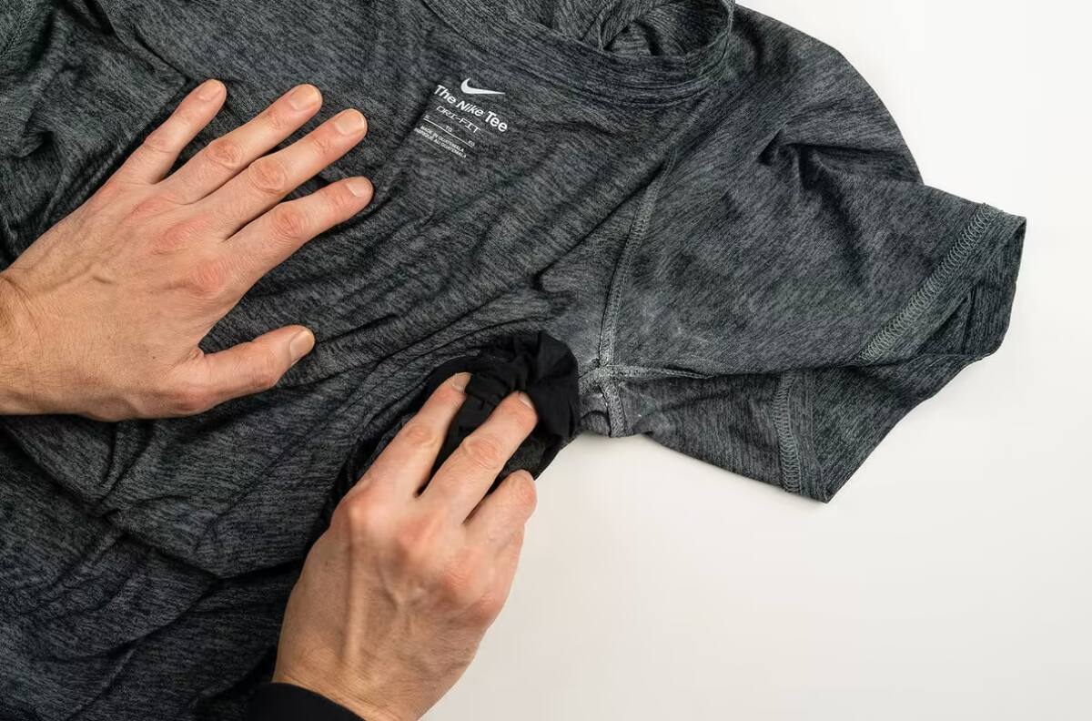 Ni detergente ni cloro: Así puedes quitar las manchas de desodorante fácilmente de tus prendas