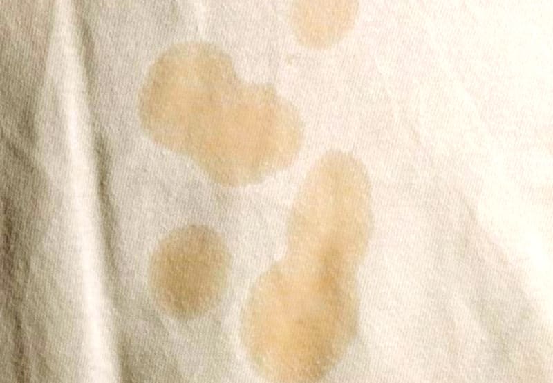 Ya sean de aceite u otro tipo de grasa, eliminar esta suciedad es más sencillo de lo que crees. Solo necesitarás 2 productos.