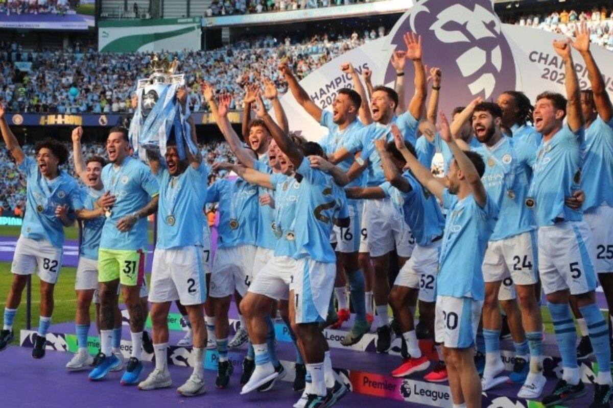 celebrando la Premier League 2023/24. Y ya van ocho títulos desde que llegaron los jeques. Foto: EFE.