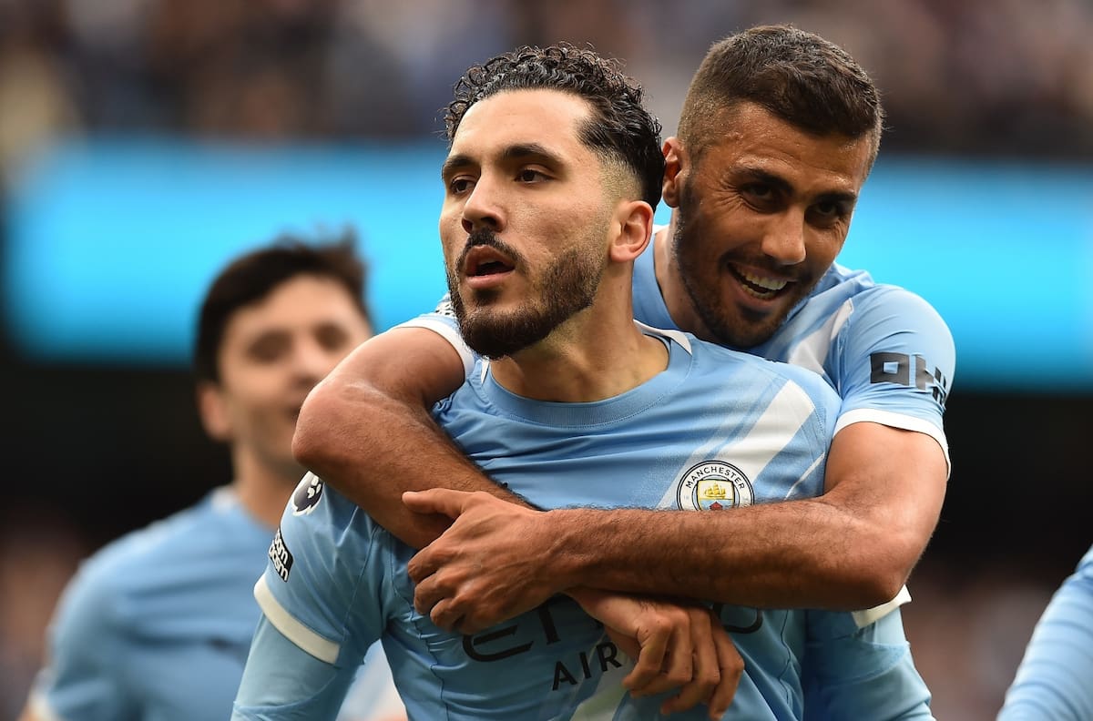 ¿Se les escapa el título? Arsenal pierde ante Manchester City y la Premier League queda encendida