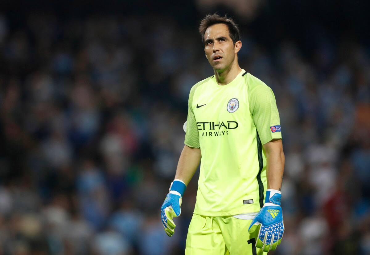 Britain Soccer Football - Manchester City v Borussia Monchengladbach - UEFA Champions League Group Stage - Group C - Etihad Stadium, Manchester, England - 14/9/16
Manchester City's Claudio Bravo
Action Images via Reuters / Carl Recine
Livepic
EDITORIAL USE ONLY.