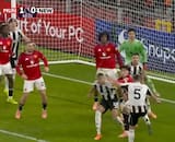 VIDEO | “Tiene los dos brazos abiertos”: Manchester United saca triunfo de oro con polémica jugada