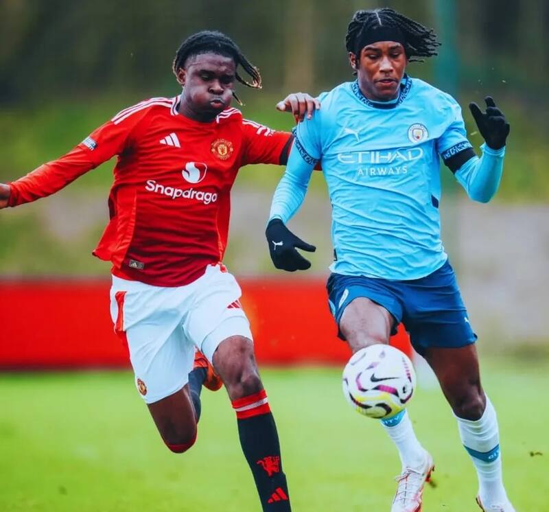 Investigación revela que ambos clubes podrían estar cometiendo fraude de edad. Foto: Instagram Manchester United Sub-21.