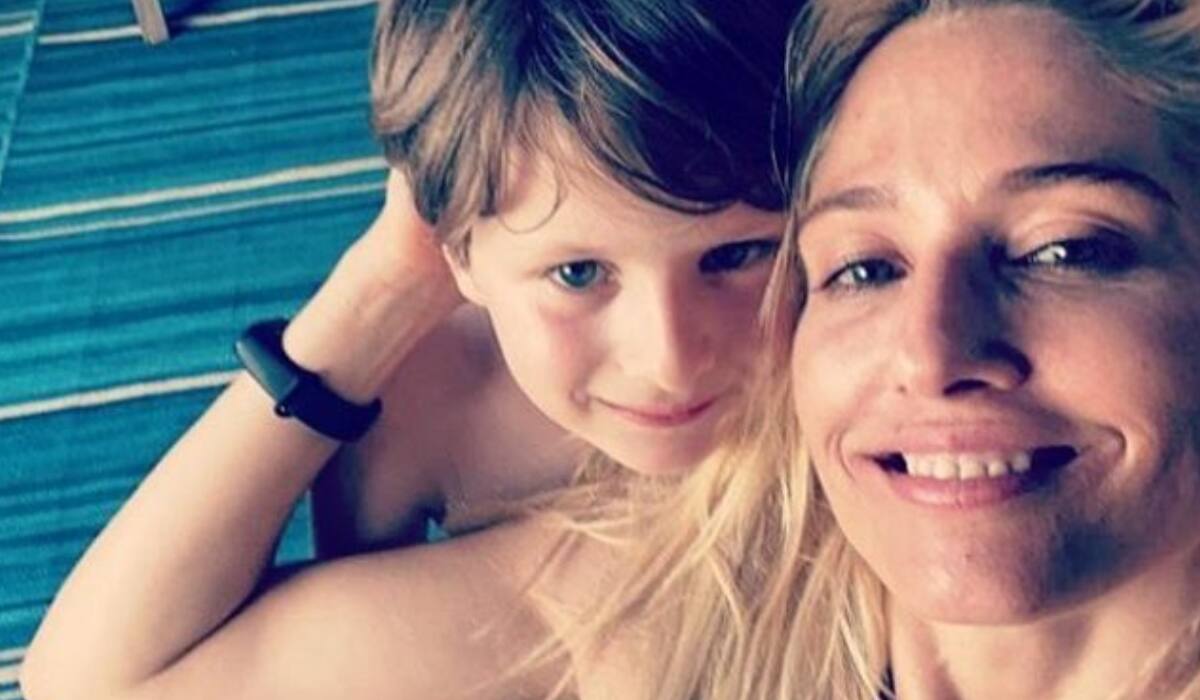 tuvo un hijo con John Bowe.