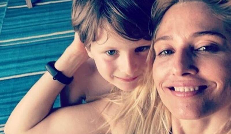 tuvo un hijo con John Bowe.