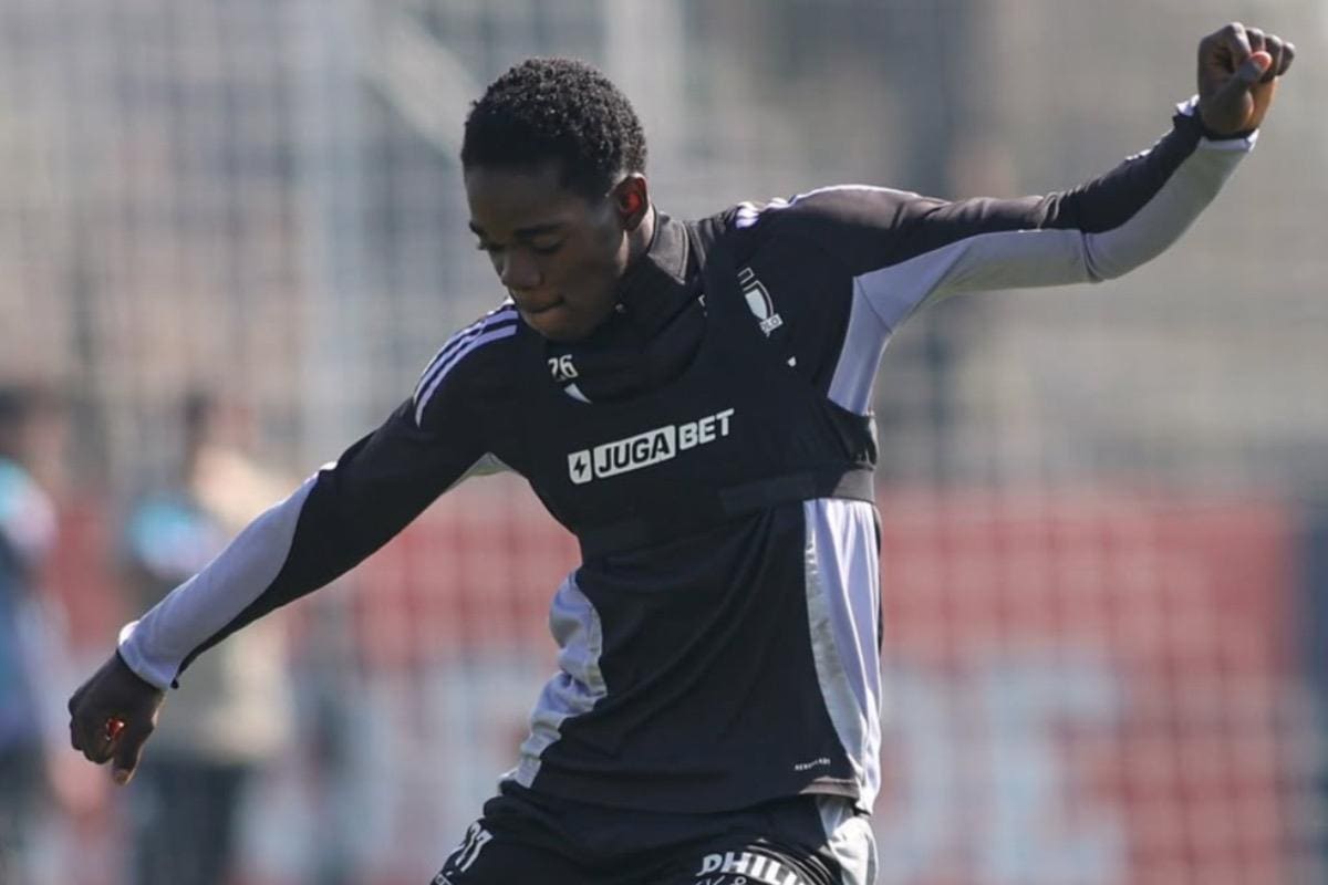 El delantero haitiano es uno de los cuatro juveniles extranjeros que podrán sumar minutos Sub-21 en 2026. Foto: Colo Colo Oficial.