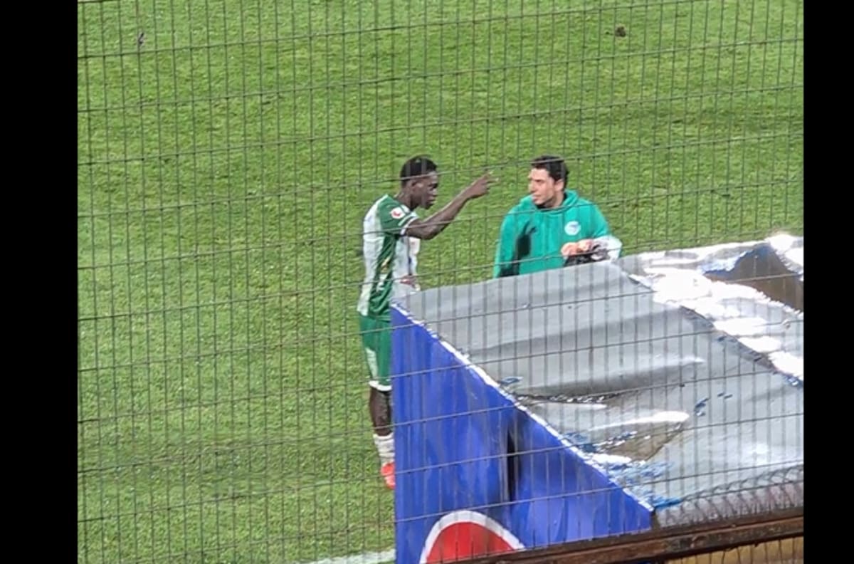 VIDEO | Con invitación a pelear: Manley Clerveaux se aburrió de los insultos en Santa Laura y así reaccionó