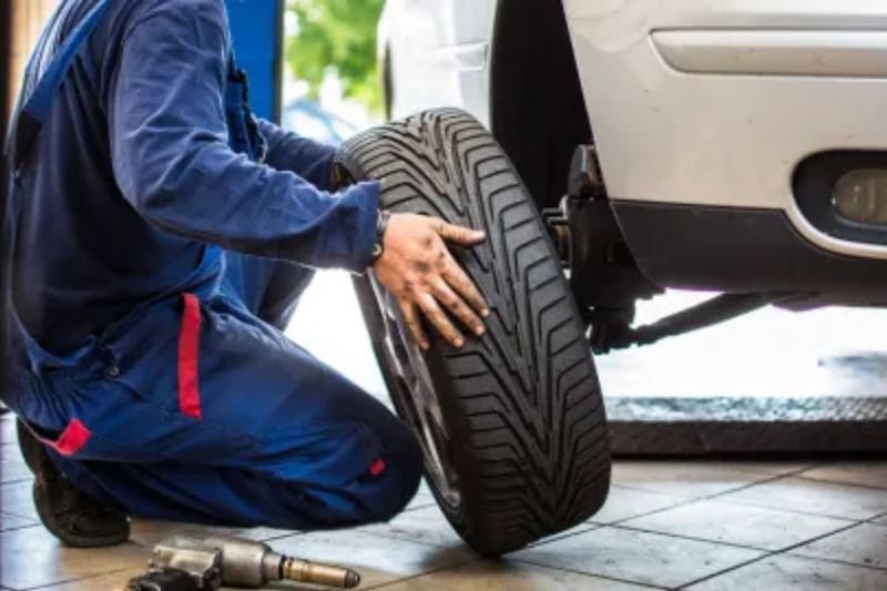 Estas son las cinco señales de que debes realizar la alineación de llantas y balanceo.